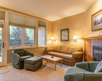 Wyndham Smugglers Notch - Vermont - 2 Bedroom Deluxe - Smugglers Notch - Living room