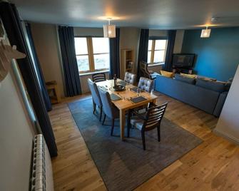Hillside Apartment - Tobermory - Essbereich