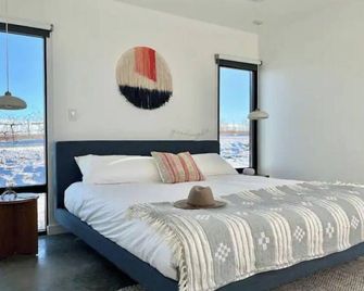 Cave Beaux at the Gorge - walk to concerts w/hot tub - Quincy - Schlafzimmer