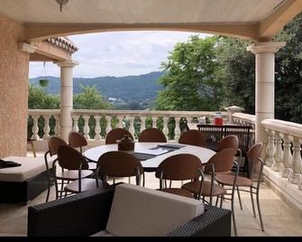 Magnifique Villa Avec Pisicine - Molieres-sur-Ceze - Balcón