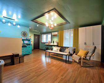 The One Hostel Hongdae in Seoul - Foreigner Only - Seoul - Living room