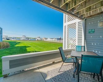 Charming 1-bedroom waterfront condo in fabulous Spring Lake. - Spring Lake - Balcón