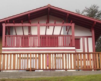 Apartment for 4 people, WIFI, private garden, near ocean with mountain view - Ascain - Bâtiment