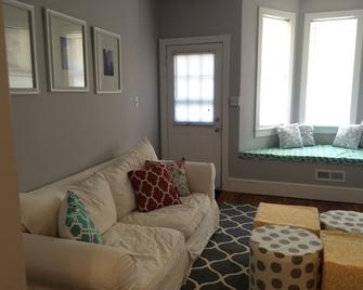 Townhouse in Historic Downtown Cumberland - Cumberland - Wohnzimmer