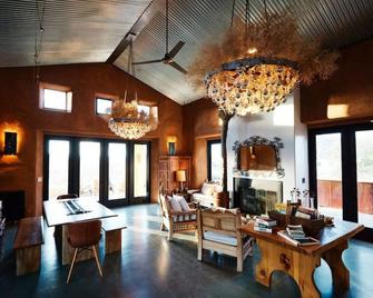 Jade · Sacred Sands - Jade Room - Joshua Tree - Living room