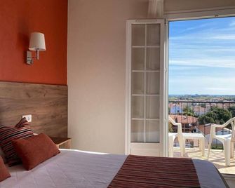 Hotel Le Belvedere - Saint-Cyprien - Спальня