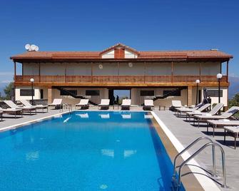 Château Mosmieri Hotel & Winery - Telavi - Pool