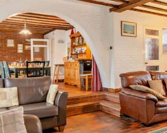 Hoxne House Weybourne Ring Available 5 Bedroom10bed North Coast. - Holt - Living room