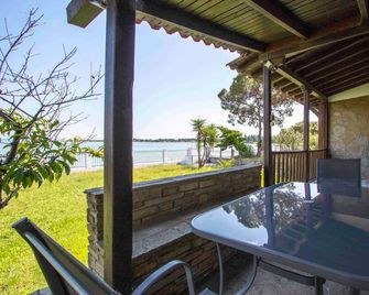 Docker 2 Beachfront Villa Vourvourou by Halkidiki Villas - Vourvourou - Balkon