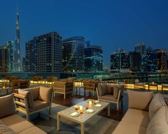 Radisson Blu Hotel, Dubai Waterfront - Dubai - Varanda