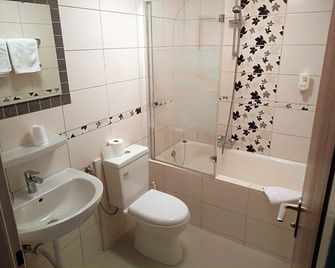 Hotel Alfa - Neu Isenburg - Salle de bain