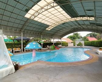 P.Paradise Hotel - Kamphaeng Phet - Piscine
