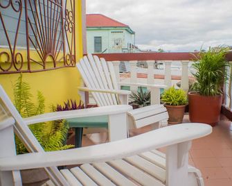 Belcove Hotel - Belize Stadt - Balkon