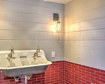 10 Mi to Skiing Tahoe City A-Frame Home - Tahoe City - Bathroom