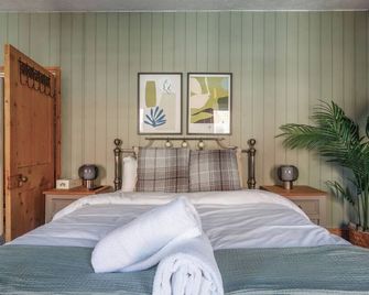 Ashley Suite by Koya Homes - Barry - Dormitor