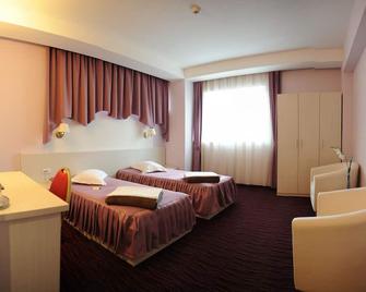 Hotel Nevis Wellness & Spa - Großwardein - Schlafzimmer