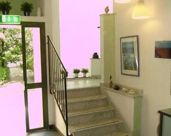 Hotel Caprice - Marina di Massa - Сходи