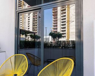 Nasma Luxury Stays - Stylish living in Azizi Riviera - Dubai - Balkon