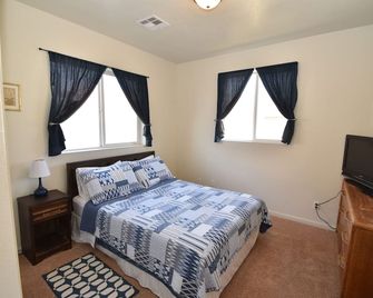 Star's Place near 3 Nat'l Parks - Family and Pet friendly - Kanab - Bedroom