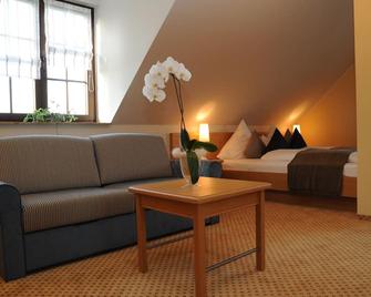 Beierleins Hotel & Catering Gmbh - Hohenstein-Ernstthal - Bedroom
