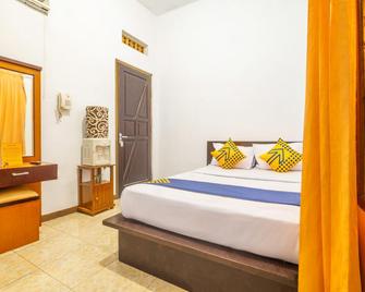 OYO 2395 Hotel Aden 2 Syariah - Tasikmalaya - Bedroom