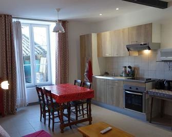 Cottage 5 to 7 people. 20 mins from La Rochelle, 10 mins from the Marais Poitevin. - Benon - Cocina