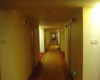 Zhengzhou Airport Hotel - Zhengzhou - Hallway