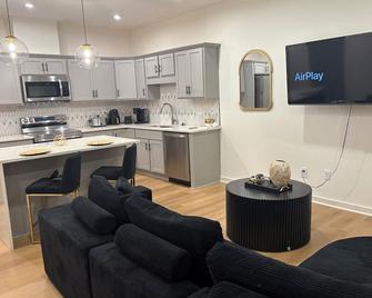 Luxurious 3-bedroom townhome centrally located in fabulous Nashville - Nashville