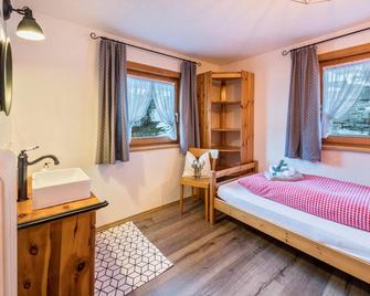 Alpine Chalet Bergprinzessin with Mountain View, Wi-Fi - Hippach - Schlafzimmer