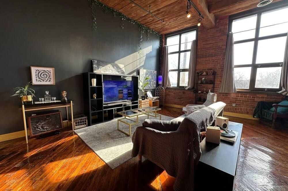 Downtown: River Views & Vintage Vibes - דטרויט - סלון