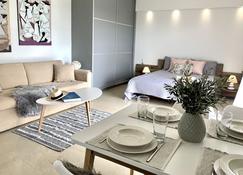 Thelfi Luxury studio in Attica - close to varkiza beach - Sea view - Vári - Living room