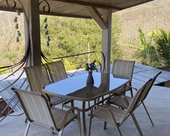 Ultimate Family-Sized Beach Mountainside Sanctuary (work and play friendly) - Sekotong Tengah - Balcon