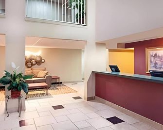 Rodeway Inn & Suites Chandler - Phoenix South I-10 - Chandler - Lobby
