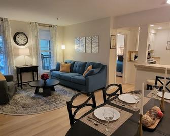 Aldine Bowman Suite STUNNING updated 2-bdrm w/lake views in the heart of CHQ! - Chautauqua - Restaurant