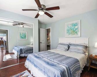 3bed 2bath beach cottage Steps to the Sand in MB - San Diego - Bedroom