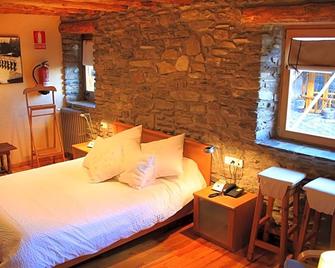 Hotel Can Borrell - Bolvir - Schlafzimmer