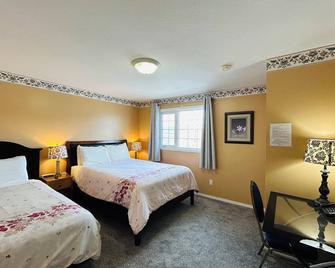 Midnight Sun Inn - Whitehorse - Bedroom