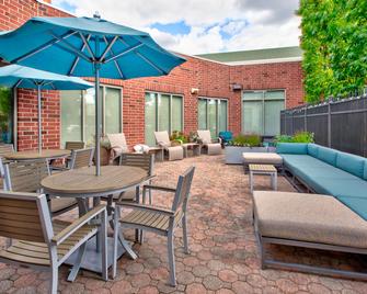 Hilton Garden Inn Dayton/Beavercreek - דייטון - פטיו