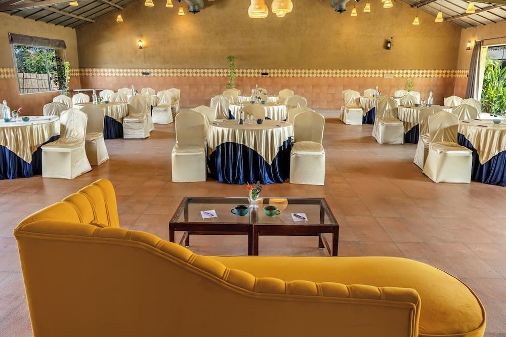 Sterling Orient Woods Pench - Khawāsa - Restaurante