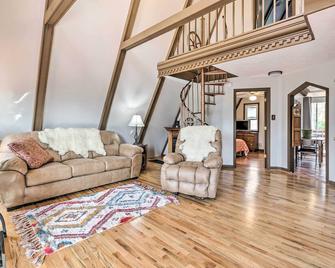 Peaceful Mt Sterling Cabin Deck and Fire Pit! - Mount Sterling