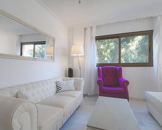 Beach and Center Style Apart With Terrace - Rincón de la Victoria - Living room