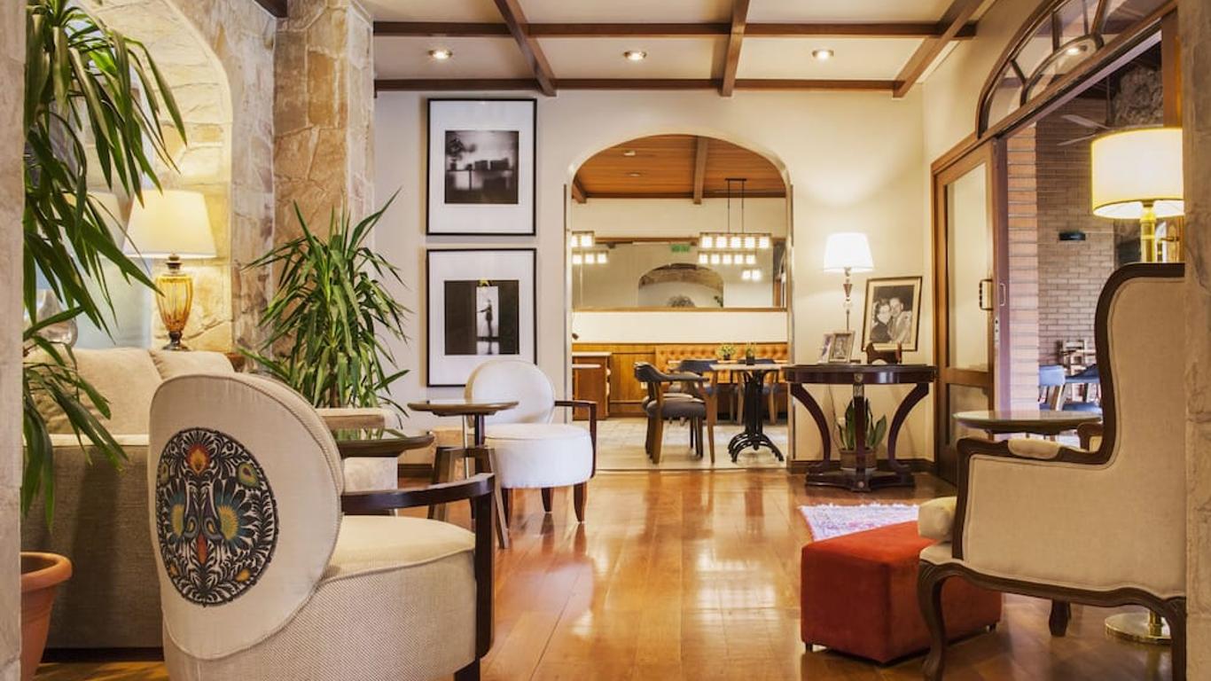 Las Lomas Casa Hotel