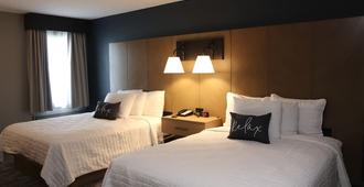 Eastland Suites Hotel & Conference Center - Bloomington - Bedroom