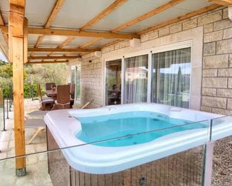 Holiday Homes Kanajt - Punat - Alberca