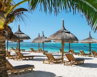 Friday Attitude - Trou d'Eau Douce - Strand