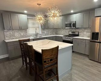 Kingdom luxury - Darby - Kitchen