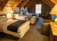 Beautiful Rustic Log Cabin Near Kentucky Lake - Springville - Bedroom