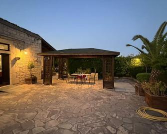 Agriturismo Il Melograno - Frigintini - Patio