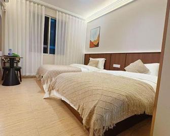Good Friend Inn (Guilin Maternity and Child Bo'ai Hospital Baoxian Middle School Shop) - Guilin - Living room