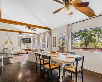 Blueberry Escape-Lakefront Family Cabin on Beaver Lake - Lowell - Dining room